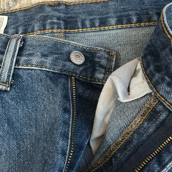 Men’s Levi’s 550 blue jeans. The size is 33x30. - Picture 3 of 6